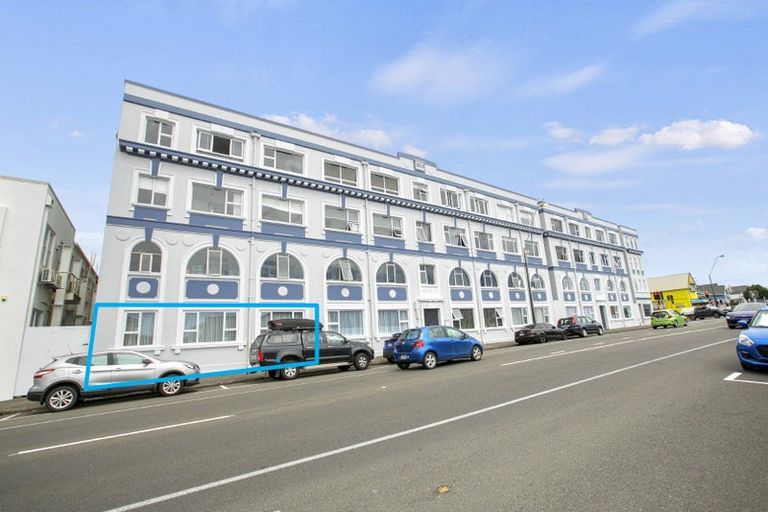 Photo of property in Devonport Apartments, 22/127 Saint Aubyn Street, New Plymouth, 4310