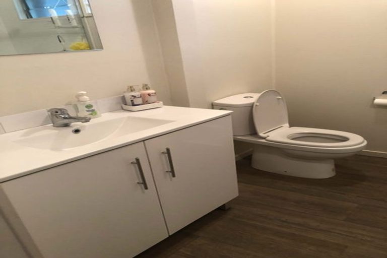 Photo of property in 2 The Promenade, Takapuna, Auckland, 0622