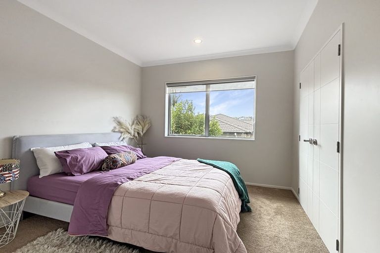 Photo of property in 49 South Kensington Way, Henderson, Auckland, 0612