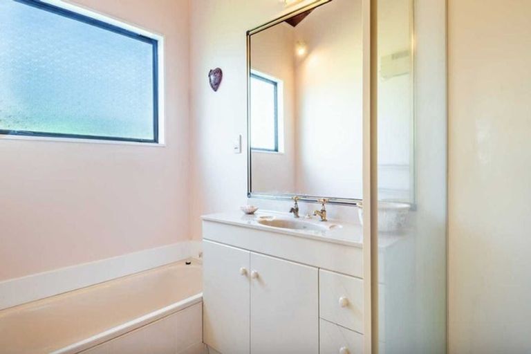 Photo of property in 35 Sarah Todd Lane, Waimauku, 0812