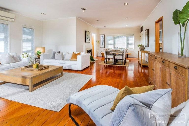 Photo of property in 308 Hurstmere Road, Takapuna, Auckland, 0622