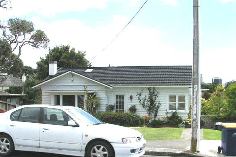 Photo of property in 1/20a Hauraki Road, Hauraki, Auckland, 0622