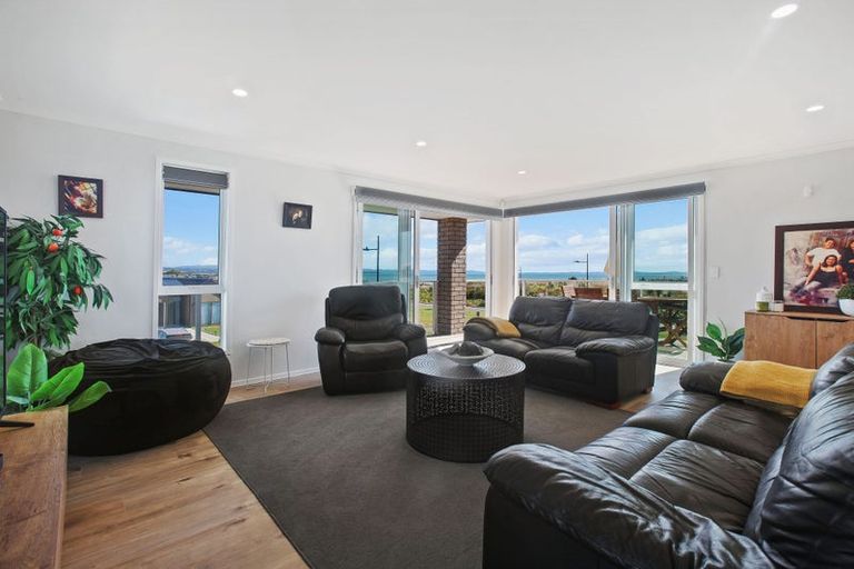 Photo of property in 9 Whata Street, Clarks Beach, 2122