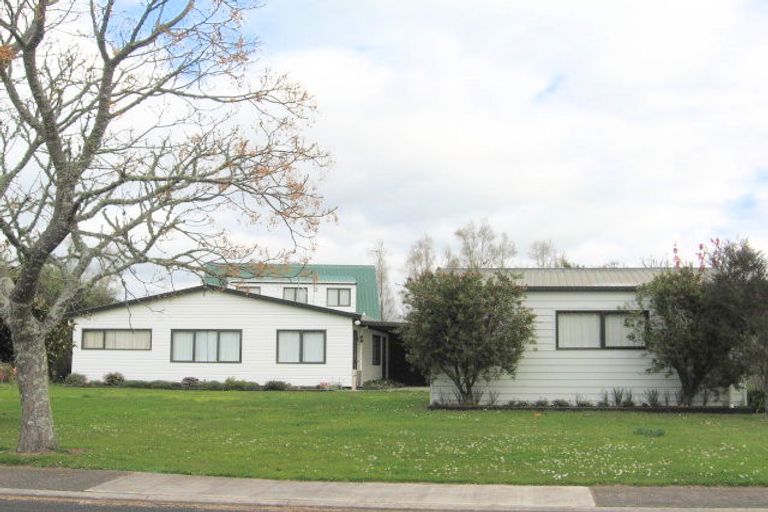 Photo of property in 16 Whitby Avenue, Whitianga, 3510