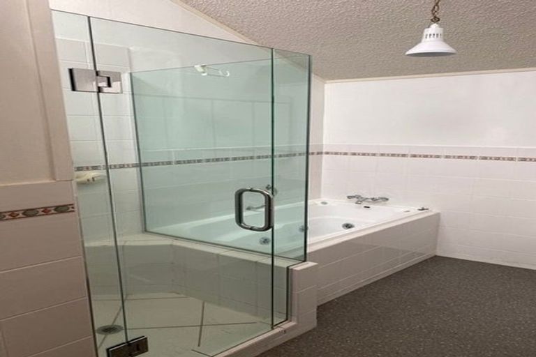 Photo of property in 1/36 Beechwood Road, Rothesay Bay, Auckland, 0630