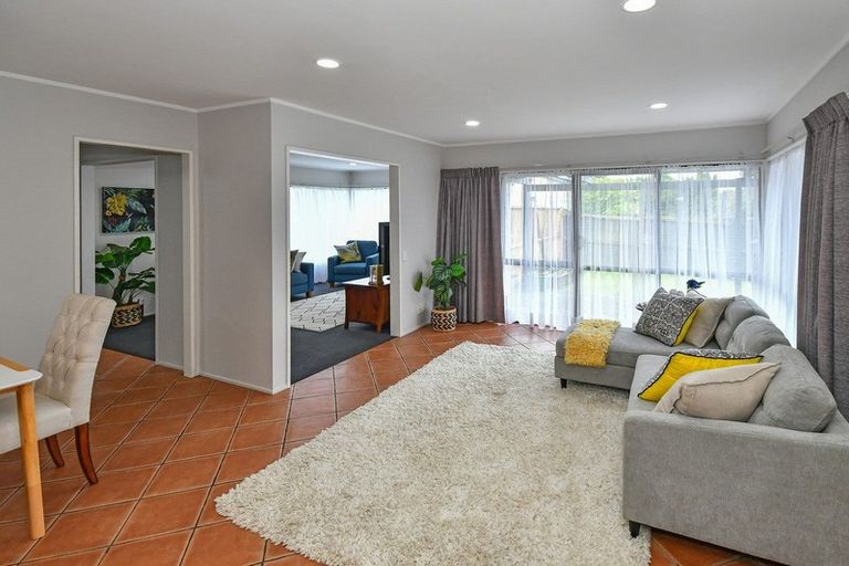 Photo of property in 187 Walter Strevens Drive, Conifer Grove, Takanini, 2112