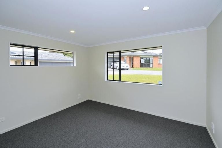 Photo of property in 1/11 Roanoke Way, Albany, Auckland, 0632