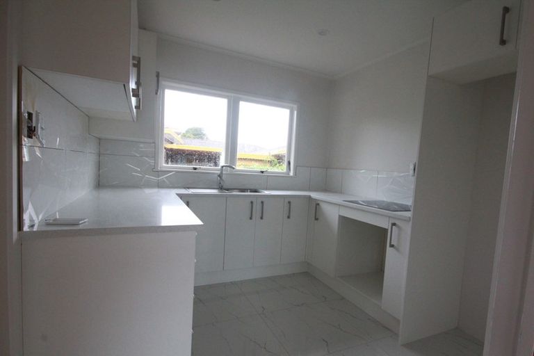 Photo of property in 2/18 Shakespeare Road, Milford, Auckland, 0620