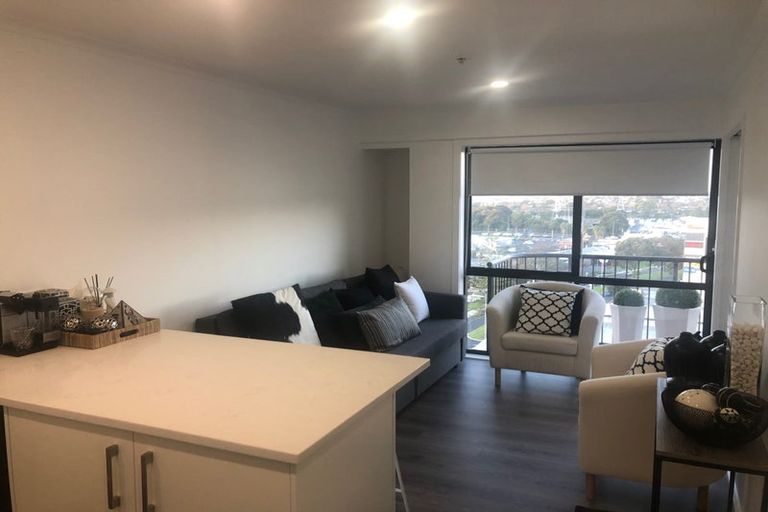 Photo of property in The Rennaissance, 5j/18 Ronwood Avenue, Manukau, Auckland, 2104