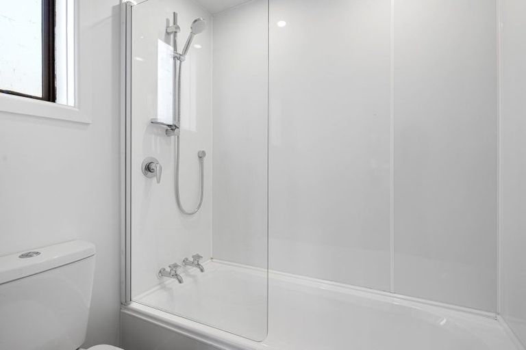 Photo of property in 21 Wainoni Road, Wainoni, Christchurch, 8061