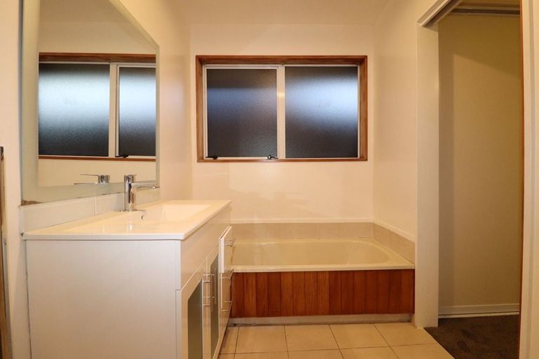 Photo of property in 1/79 Greers Road, Burnside, Christchurch, 8041