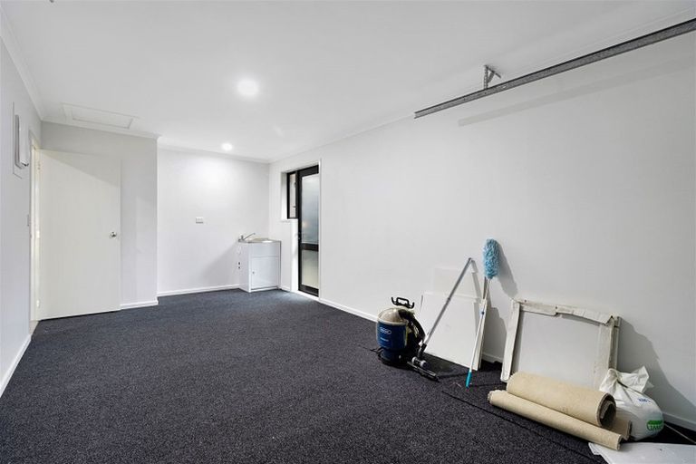 Photo of property in 21a Chelmsley Avenue, Henderson, Auckland, 0612