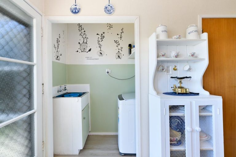 Photo of property in 15 Abel Tasman Avenue, Henderson, Auckland, 0610