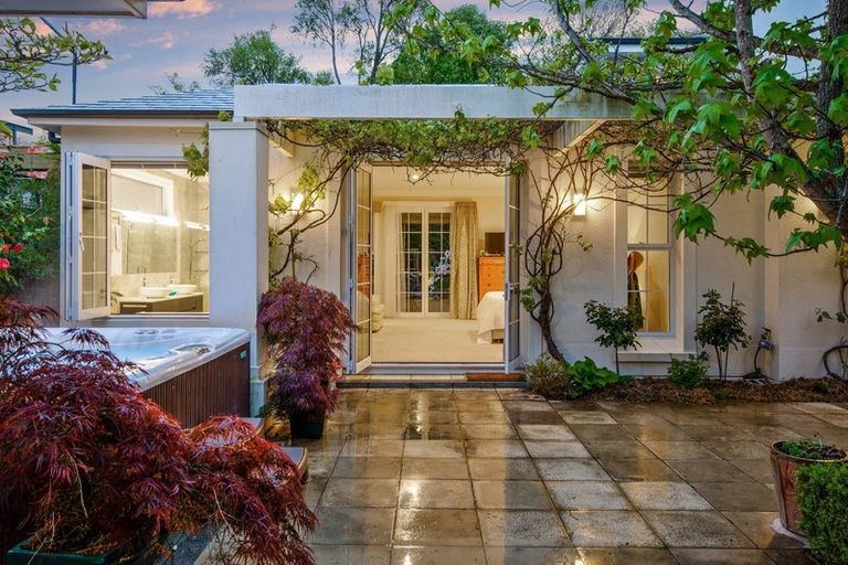 Photo of property in 38 Waiwetu Street, Fendalton, Christchurch, 8052