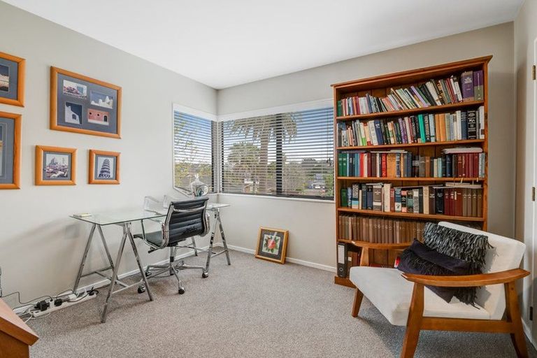 Photo of property in 19 Calypso Way, Unsworth Heights, Auckland, 0632