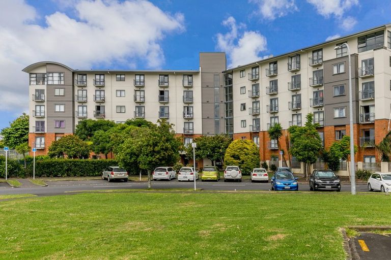 Photo of property in 2o/10 Crown Lynn Place, New Lynn, Auckland, 0600