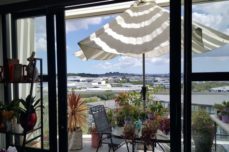 Photo of property in Apollo Apartments, 201/46 Rosedale Road, Rosedale, Auckland, 0632