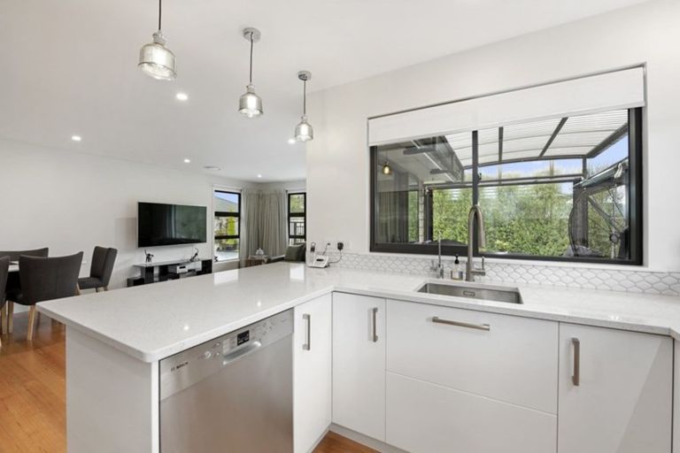 Photo of property in 44a King Street, Ebdentown, Upper Hutt, 5018