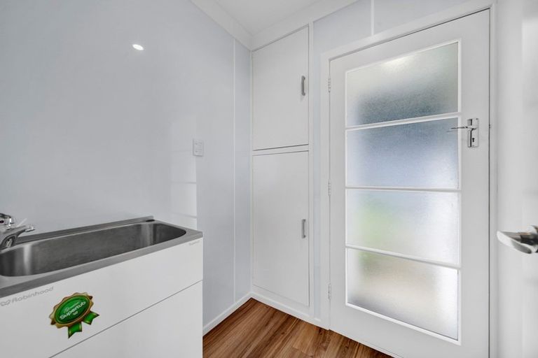 Photo of property in 25 Simons Street, Moturoa, New Plymouth, 4310