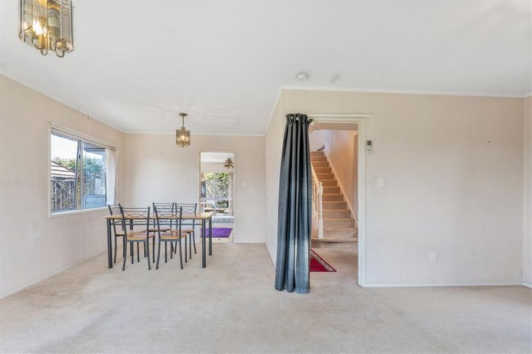 Photo of property in 2/4 Crescent Hills Court, Northpark, Auckland, 2013