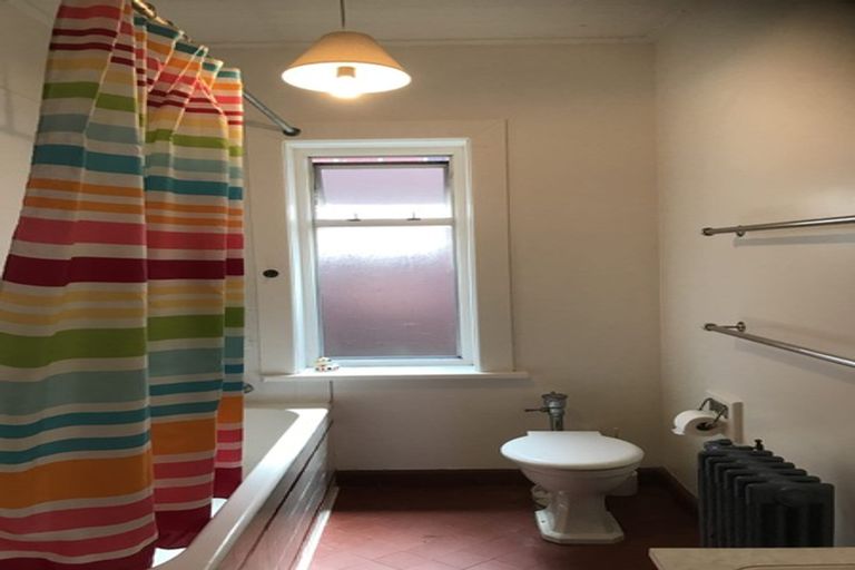 Photo of property in 49 Tanera Crescent, Brooklyn, Wellington, 6021