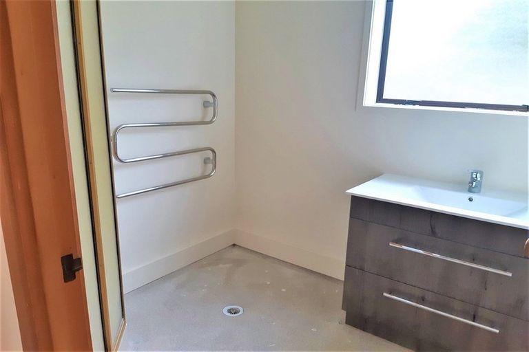 Photo of property in 1/58 Hillcrest Avenue, Hillcrest, Auckland, 0627