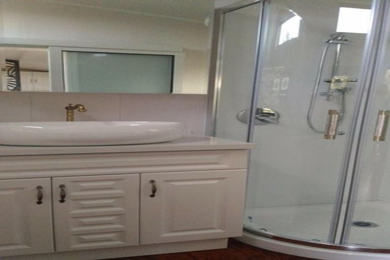 Photo of property in 70 Lauderdale Road, Birkdale, Auckland, 0626