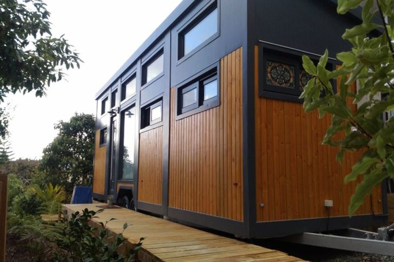 Photo of property in 70 Lauderdale Road, Birkdale, Auckland, 0626