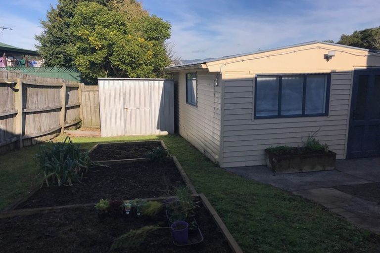 Photo of property in 51 Awaroa Road, Sunnyvale, Auckland, 0612
