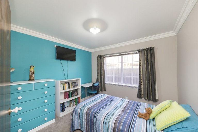 Photo of property in 6 Grange Place, Milson, Palmerston North, 4414