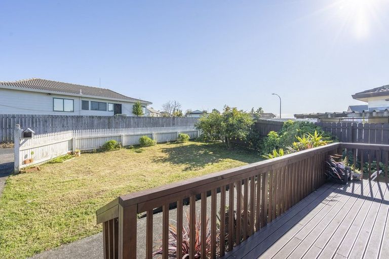 Photo of property in 2/19 Janese Place, Weymouth, Auckland, 2103