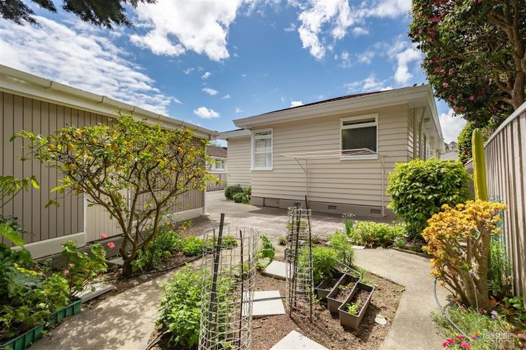 Photo of property in 43 Wai-iti Crescent, Woburn, Lower Hutt, 5010