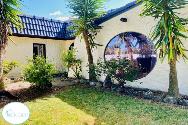 Photo of property in 11 Walter Strevens Drive, Conifer Grove, Takanini, 2112