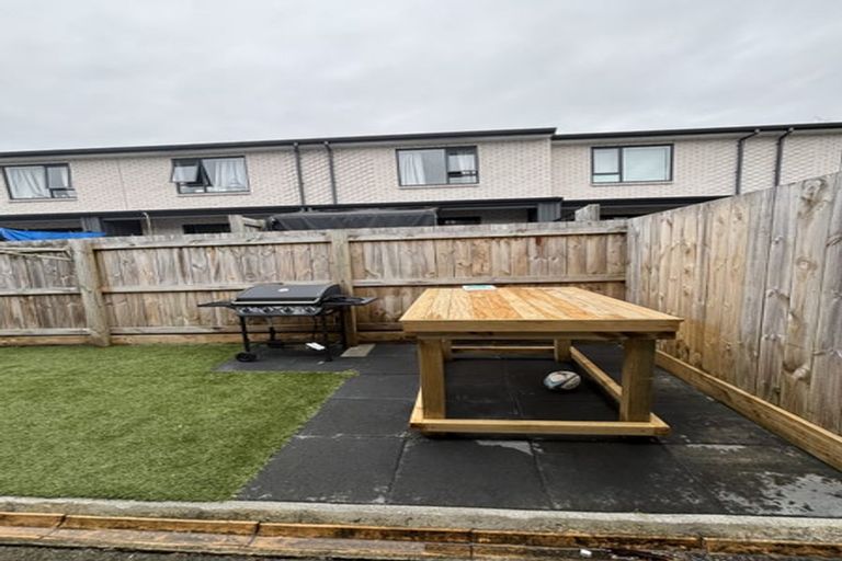 Photo of property in 1/10 Agincourt Street, Glenfield, Auckland, 0629