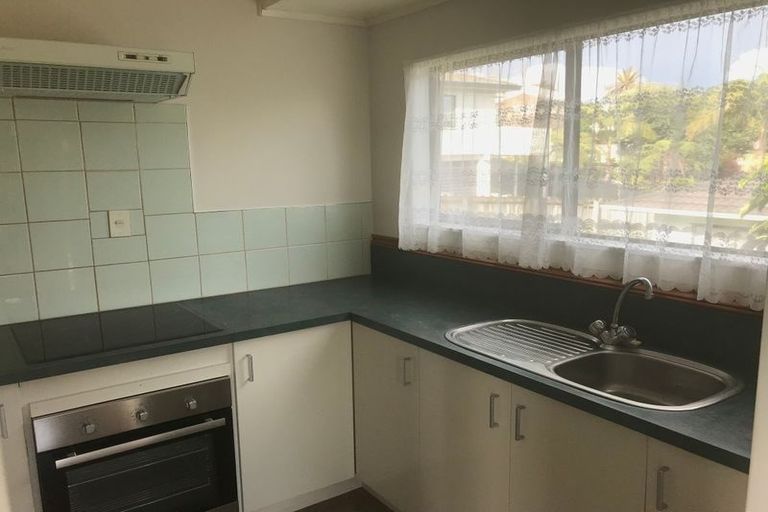 Photo of property in 1/13 Exeter Place, Unsworth Heights, Auckland, 0632