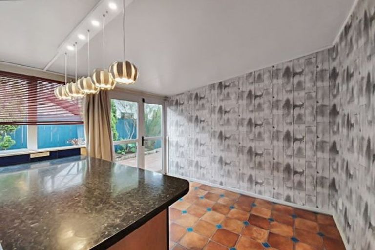 Photo of property in 1/6 Sandgate Avenue, Botany Downs, Auckland, 2010