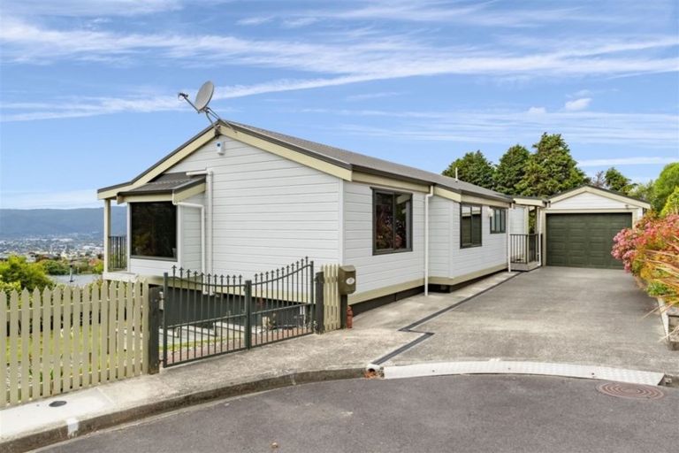 Photo of property in 27 Wisteria Grove, Maungaraki, Lower Hutt, 5010