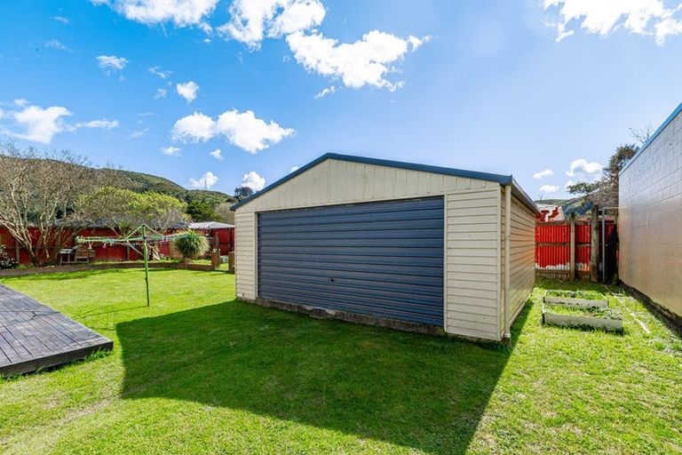 Photo of property in 3 Ipswich Grove, Wainuiomata, Lower Hutt, 5014