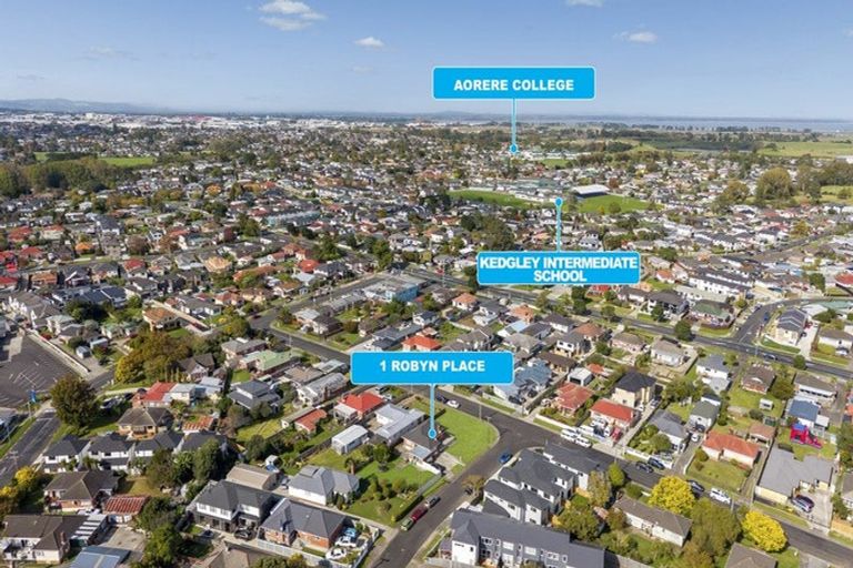 Photo of property in 1 Robyn Place, Mangere East, Auckland, 2024