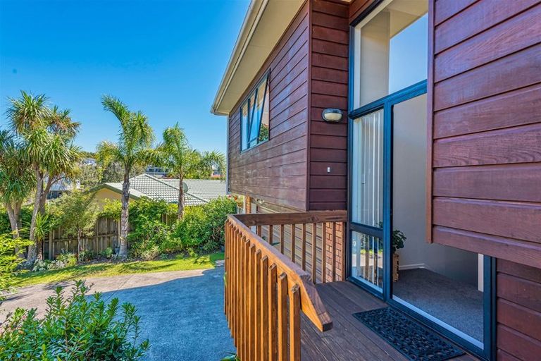 Photo of property in 2/1 Bass Street, West Harbour, Auckland, 0618