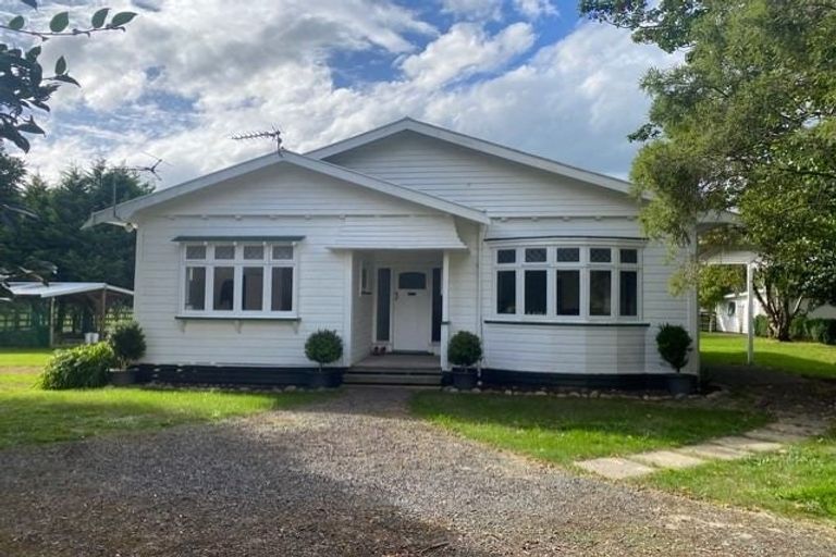 Photo of property in 435 Tararua Road, Levin, 5571
