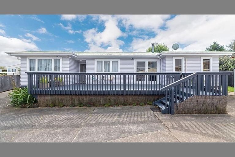 Photo of property in 23a Riserra Drive, Ranui, Auckland, 0612