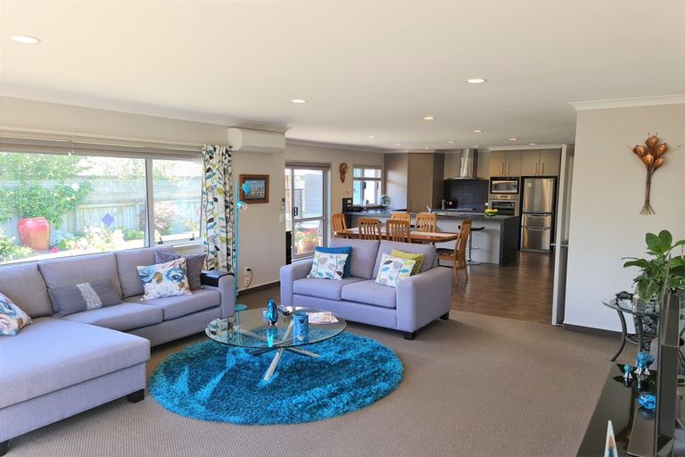 Photo of property in 30 Simpson Crescent, Raumati Beach, Paraparaumu, 5032