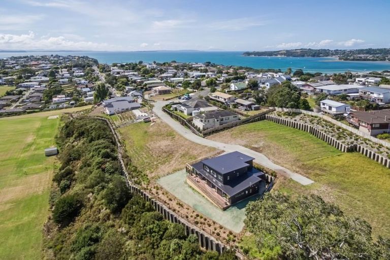 Photo of property in 10 Waititiro Rise, Stanmore Bay, Whangaparaoa, 0932