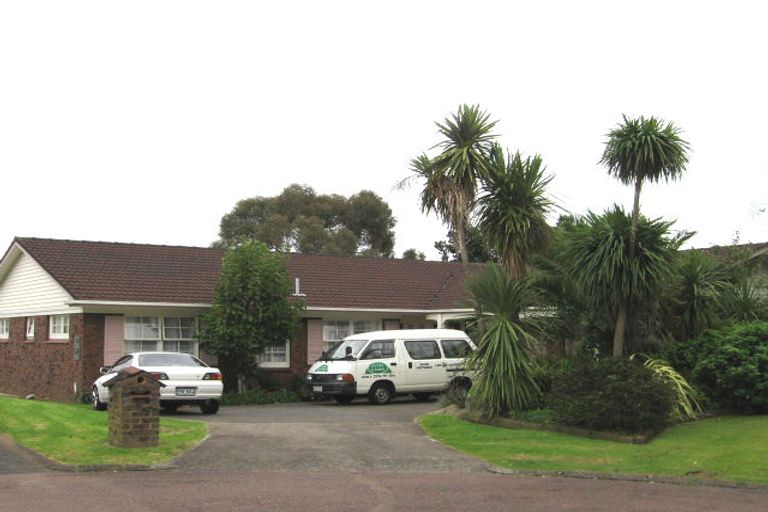 Photo of property in 22 Ganymede Place, Half Moon Bay, Auckland, 2012