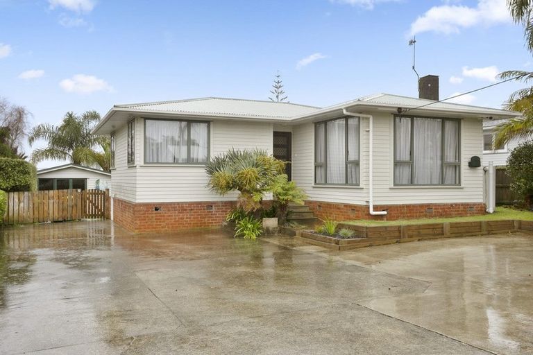 Photo of property in 6 Ward Crescent, Te Atatu Peninsula, Auckland, 0610