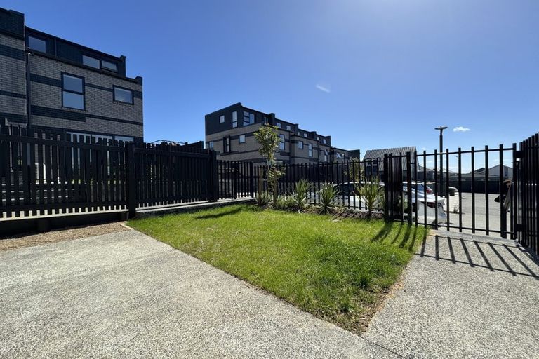 Photo of property in 39 Travis View Drive, Fairview Heights, Auckland, 0632