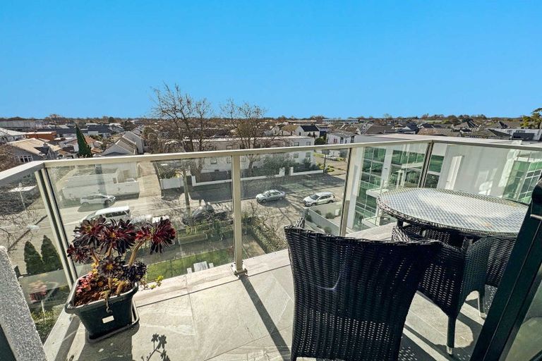 Photo of property in 402/18 Carlton Mill Road, Merivale, Christchurch, 8014