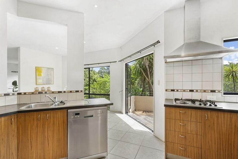 Photo of property in 18 Bushglen Court, Browns Bay, Auckland, 0630