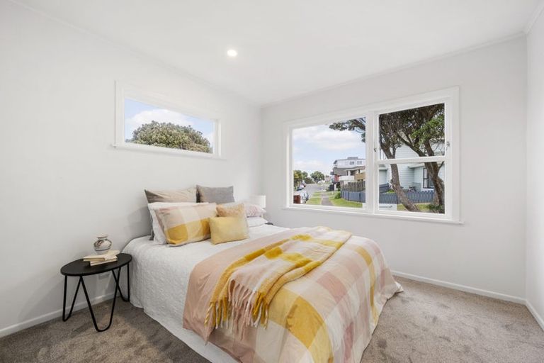 Photo of property in 26 Waiwera Crescent, Maupuia, Wellington, 6022